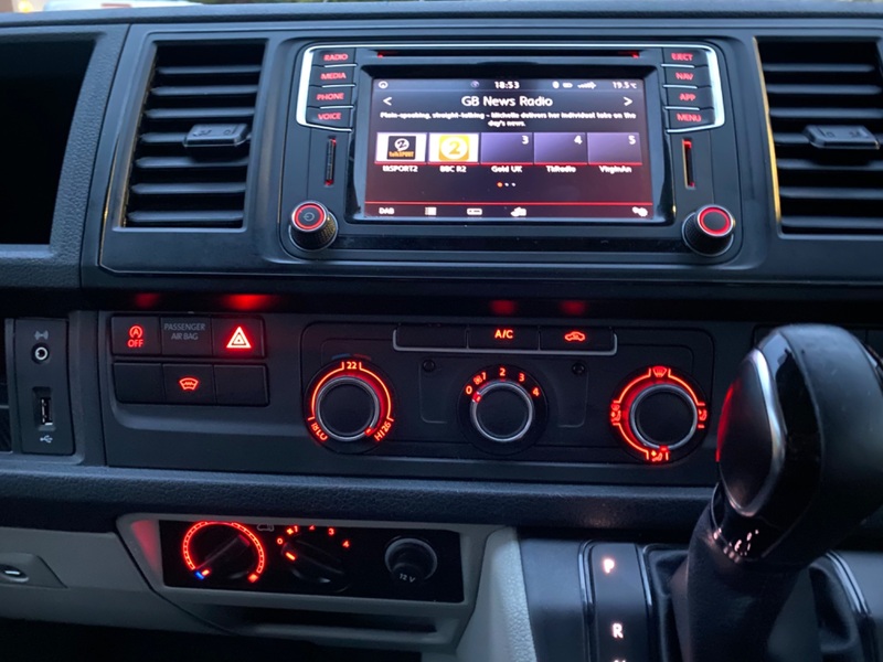VOLKSWAGEN TRANSPORTER
