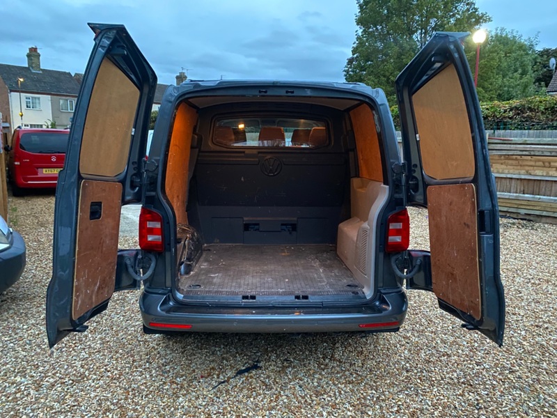 VOLKSWAGEN TRANSPORTER