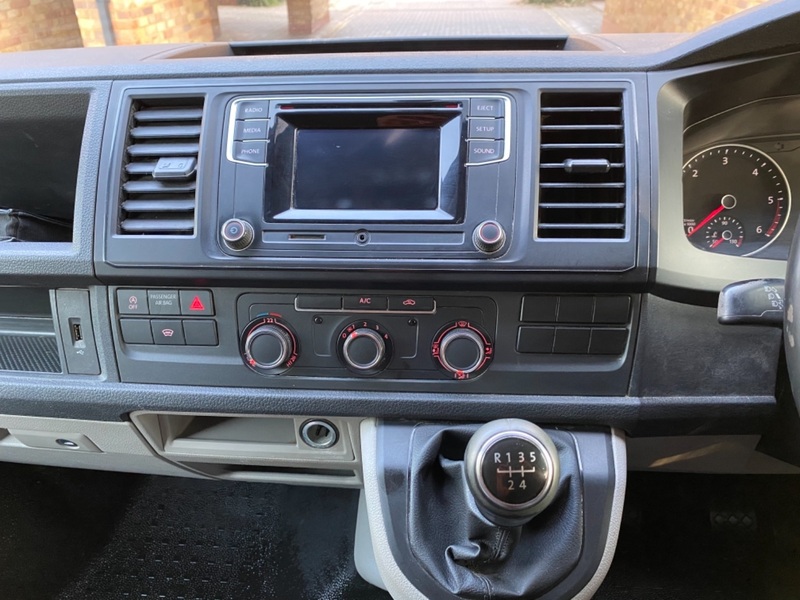 VOLKSWAGEN TRANSPORTER