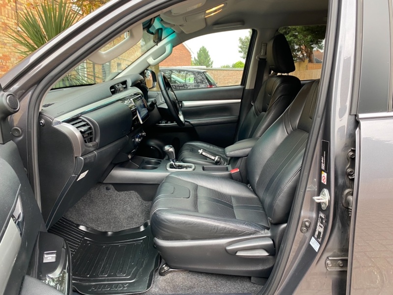TOYOTA HILUX