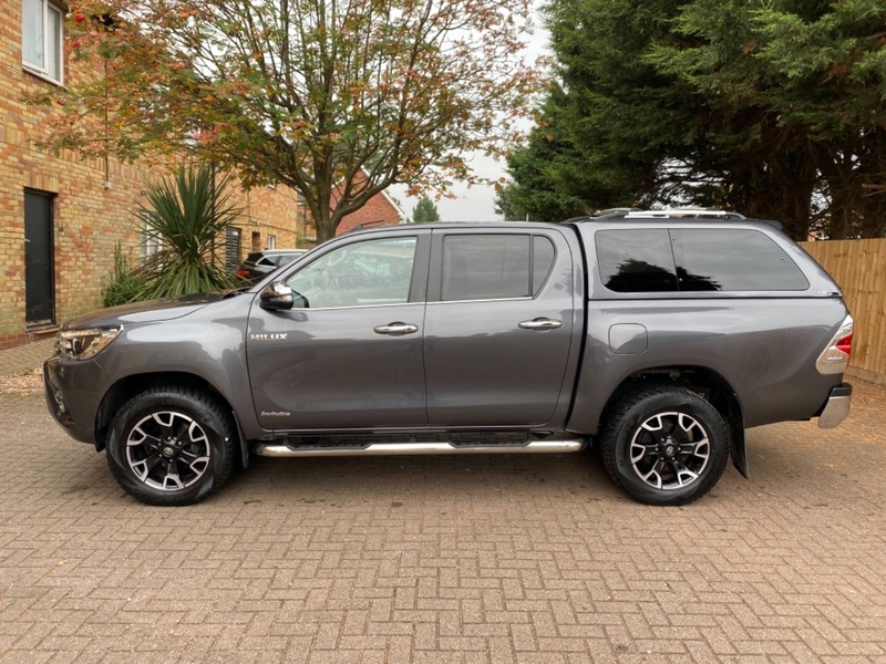 TOYOTA HILUX