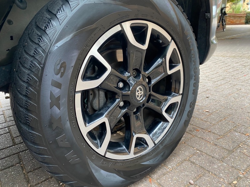 TOYOTA HILUX