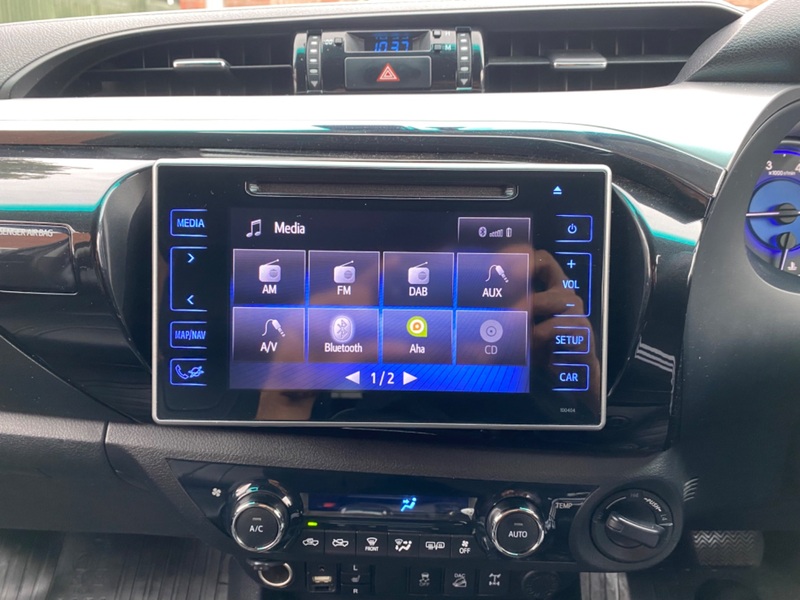 TOYOTA HILUX