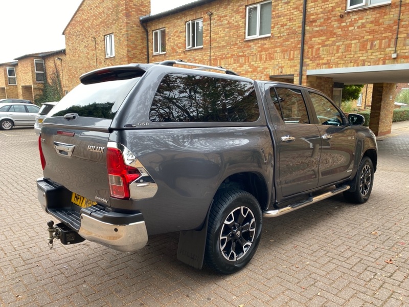 TOYOTA HILUX