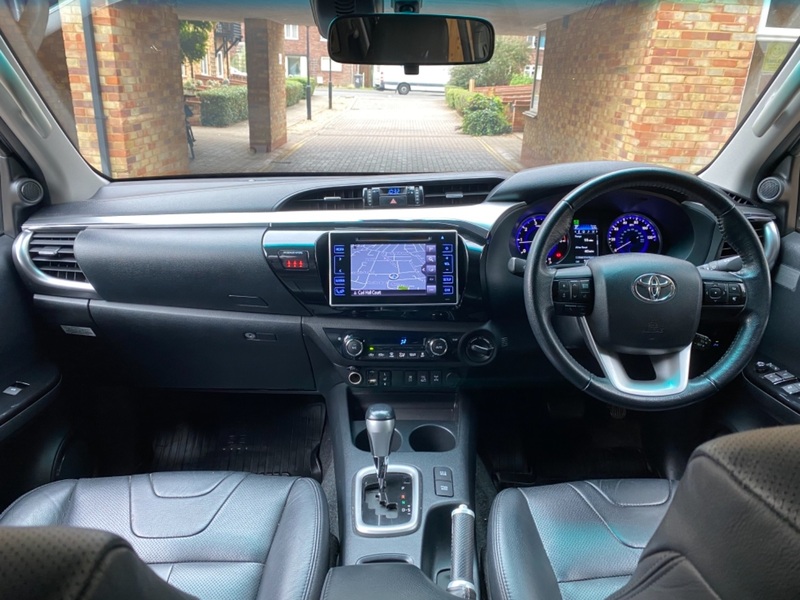 TOYOTA HILUX