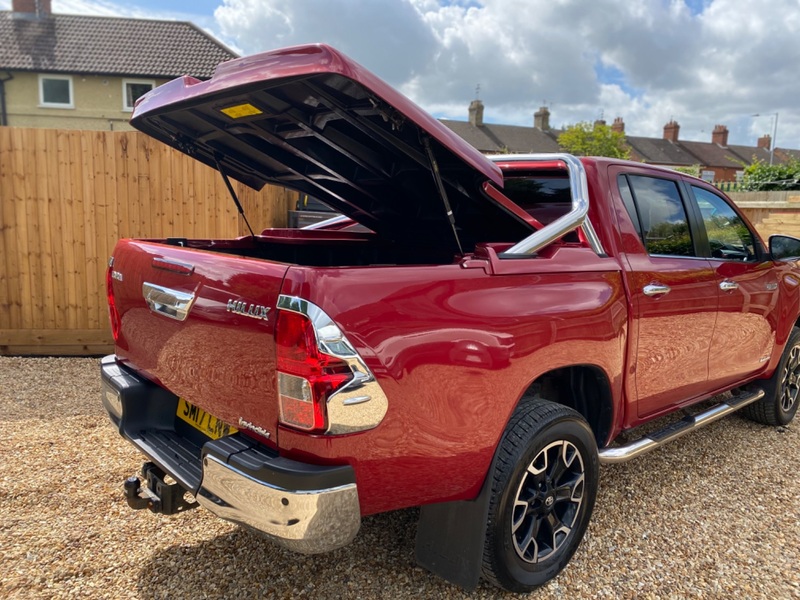 TOYOTA HILUX