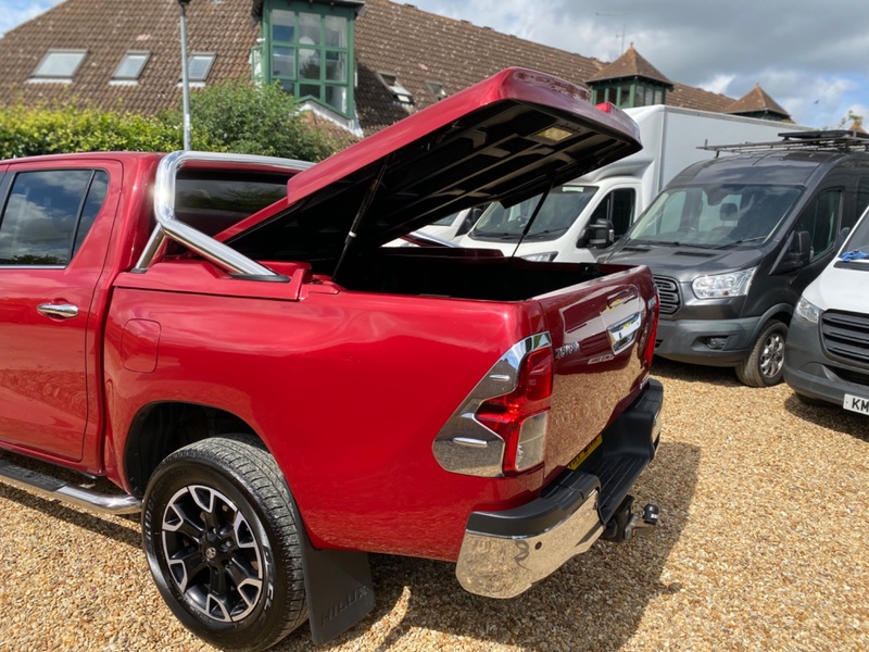 TOYOTA HILUX