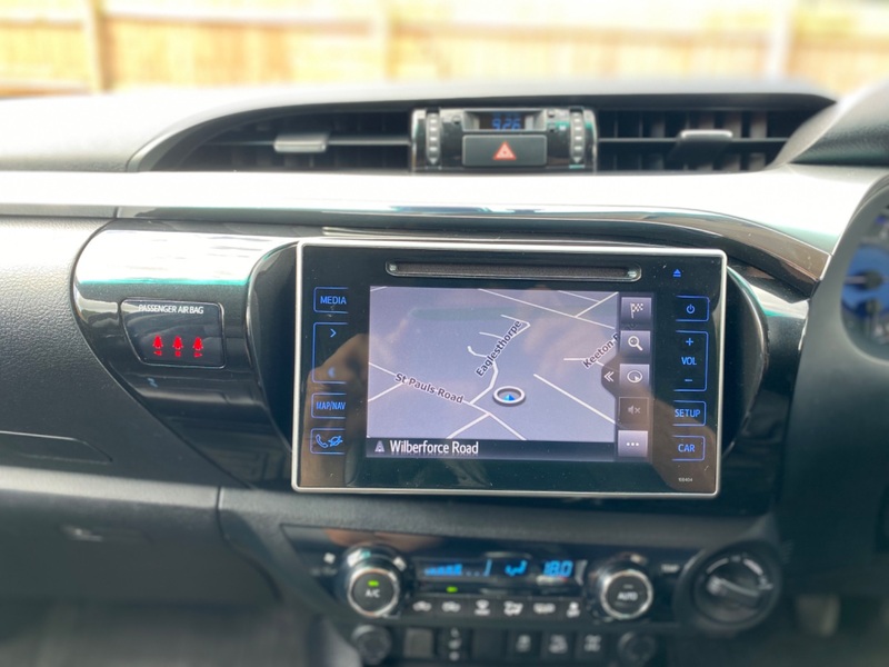 TOYOTA HILUX