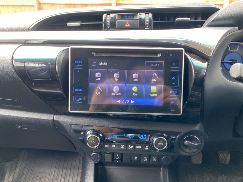 TOYOTA HILUX