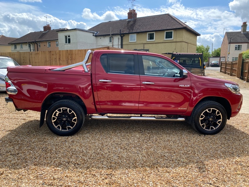 TOYOTA HILUX