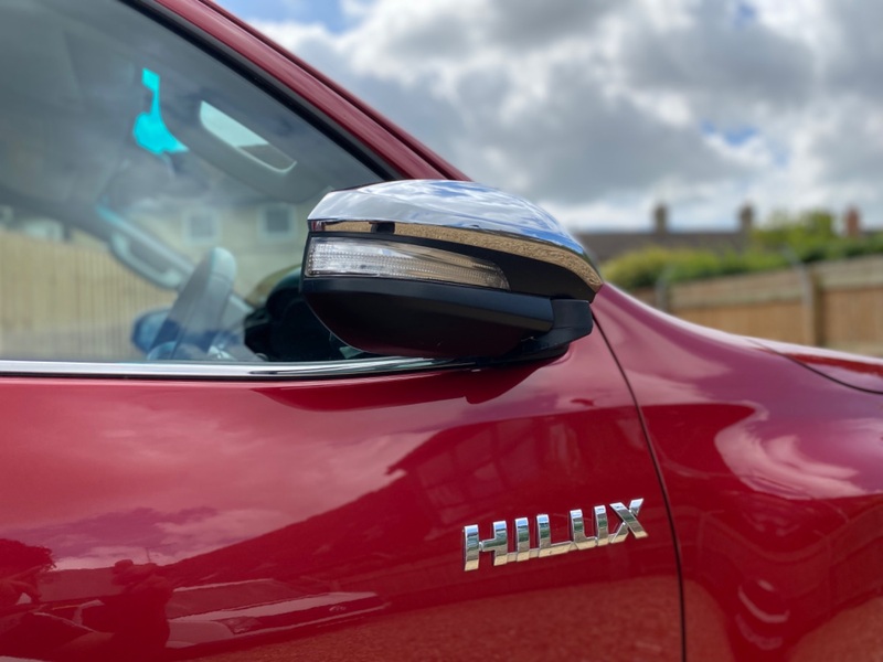 TOYOTA HILUX