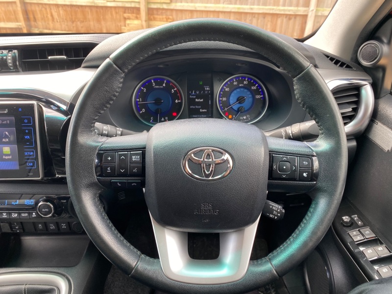 TOYOTA HILUX