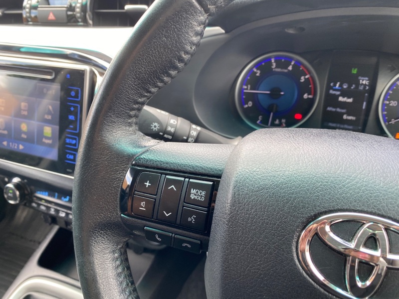 TOYOTA HILUX