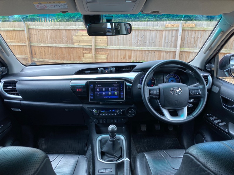 TOYOTA HILUX