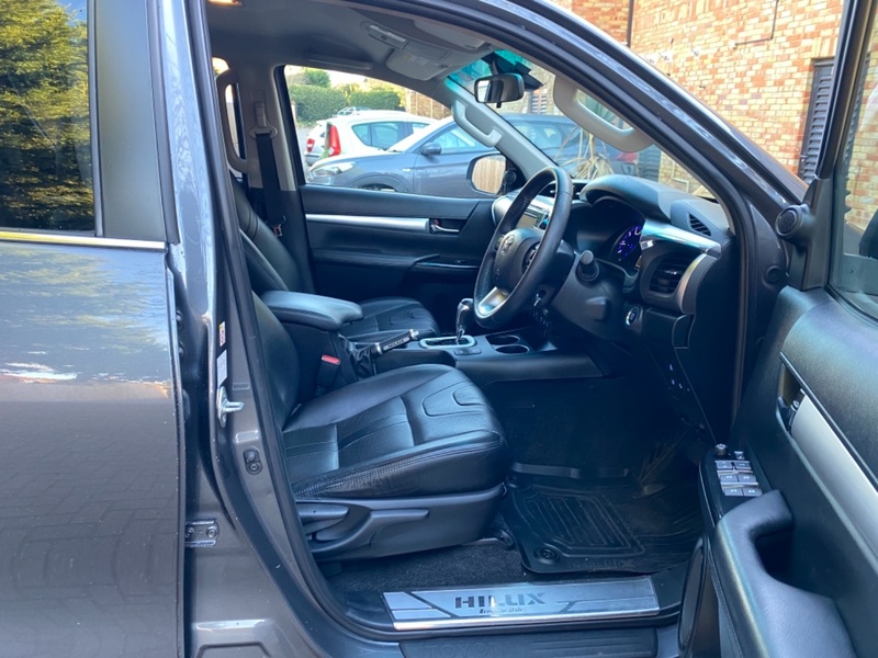 TOYOTA HILUX