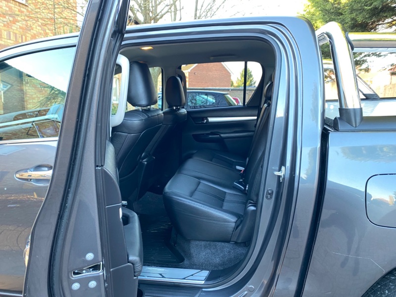 TOYOTA HILUX