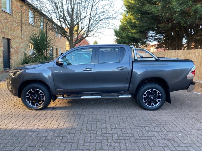 TOYOTA HILUX