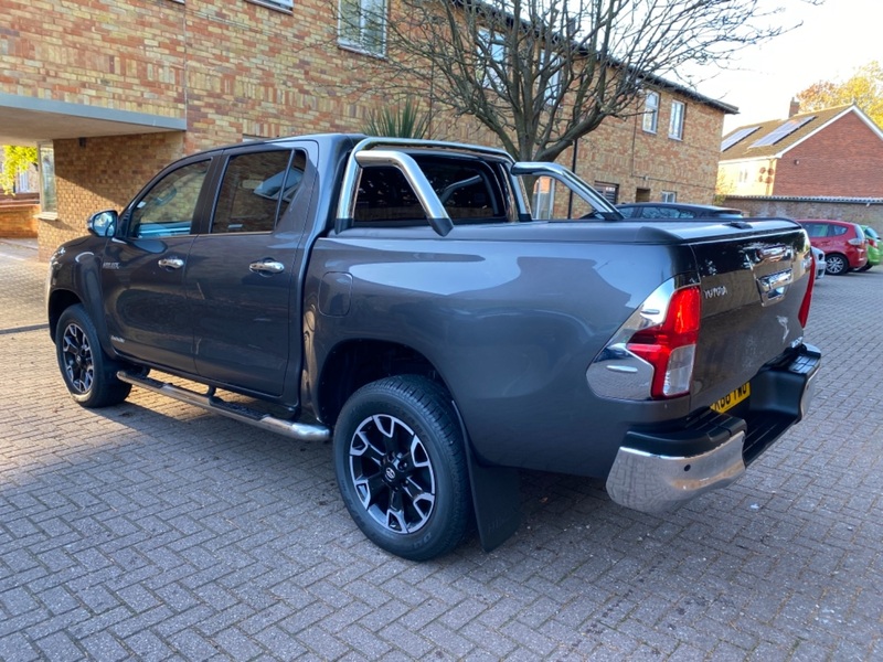 TOYOTA HILUX