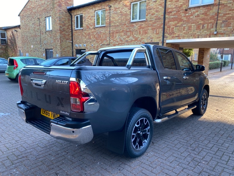 TOYOTA HILUX