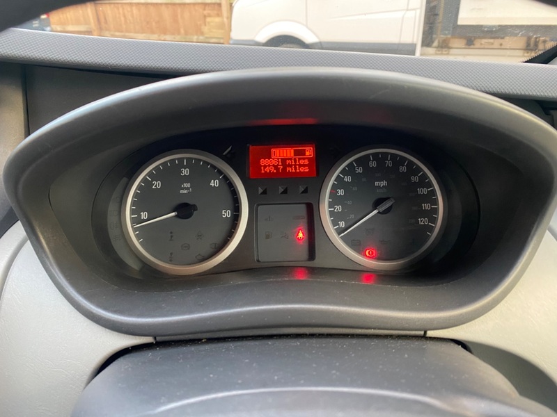VAUXHALL VIVARO