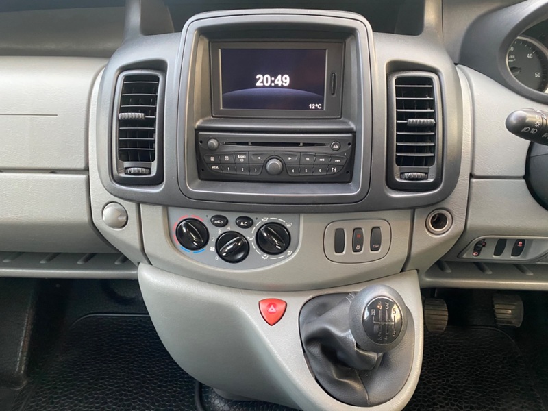 VAUXHALL VIVARO
