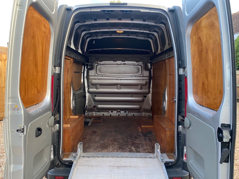 VAUXHALL VIVARO