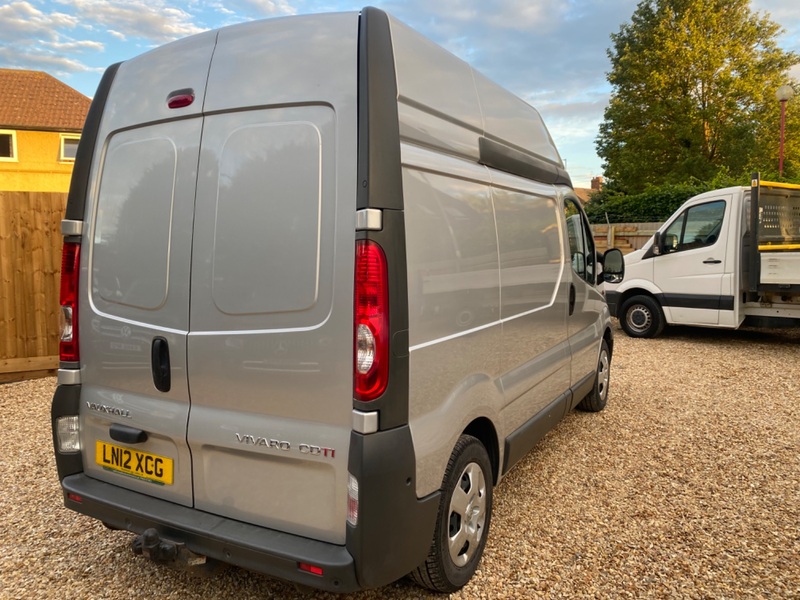 VAUXHALL VIVARO