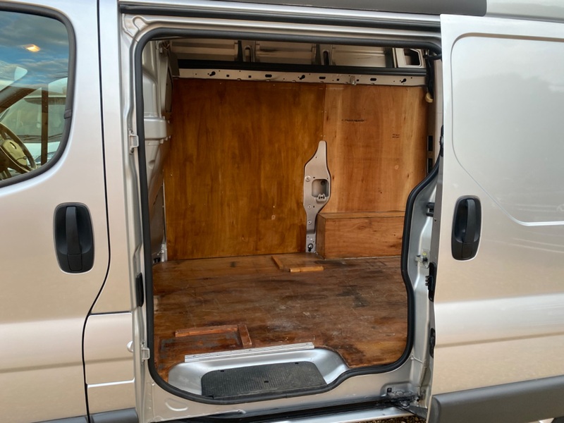 VAUXHALL VIVARO
