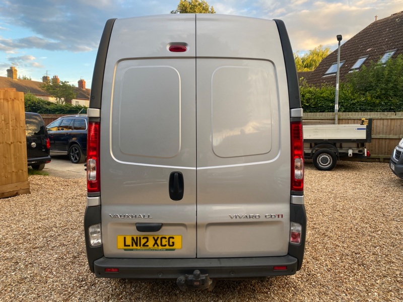 VAUXHALL VIVARO