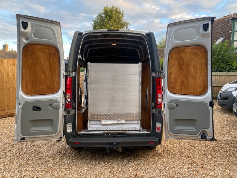 VAUXHALL VIVARO