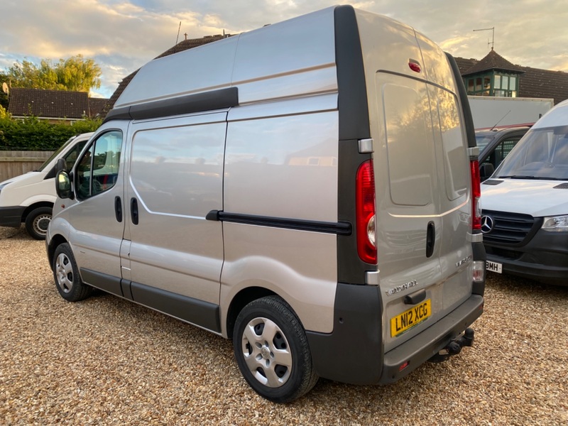 VAUXHALL VIVARO