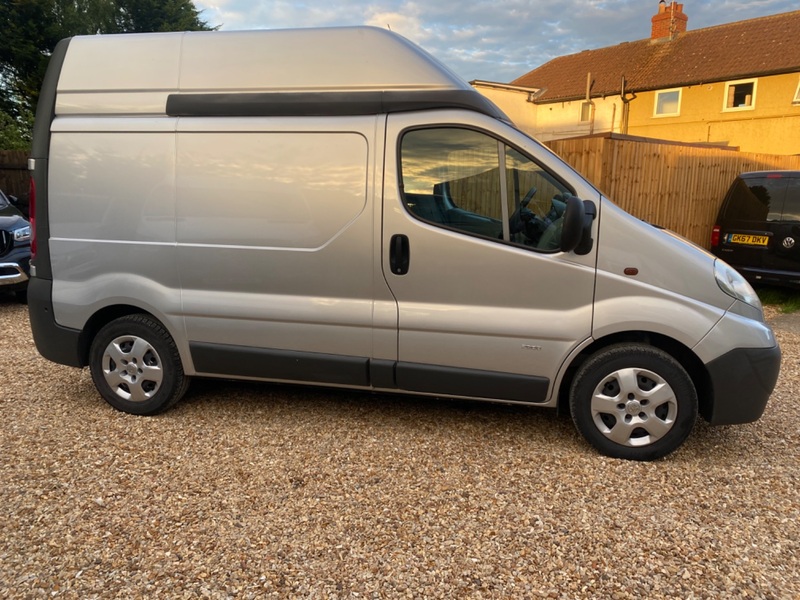VAUXHALL VIVARO