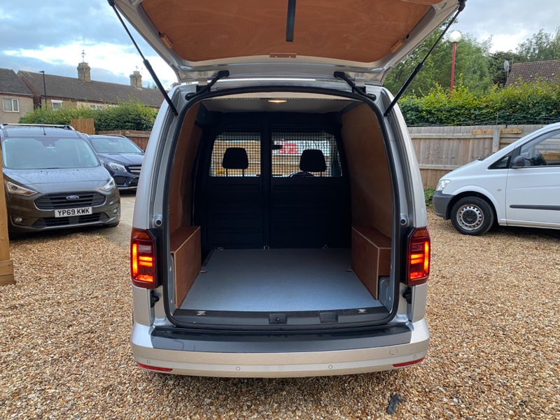 VOLKSWAGEN CADDY