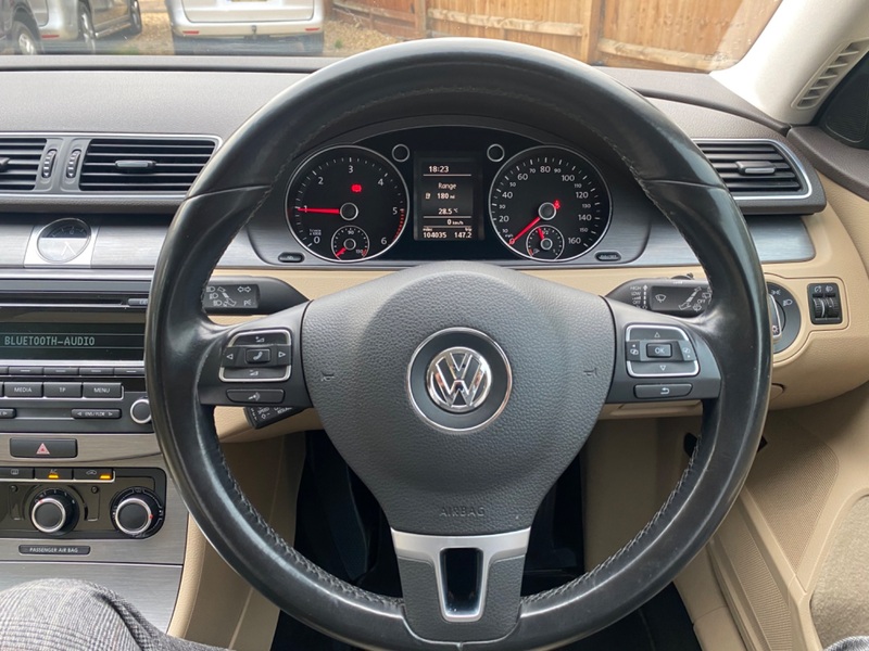 VOLKSWAGEN PASSAT