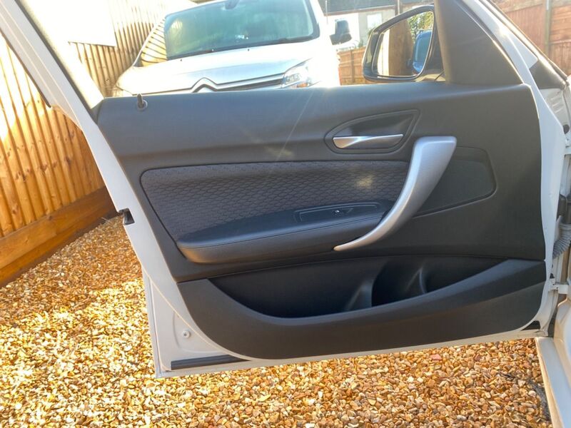 BMW 1 SERIES