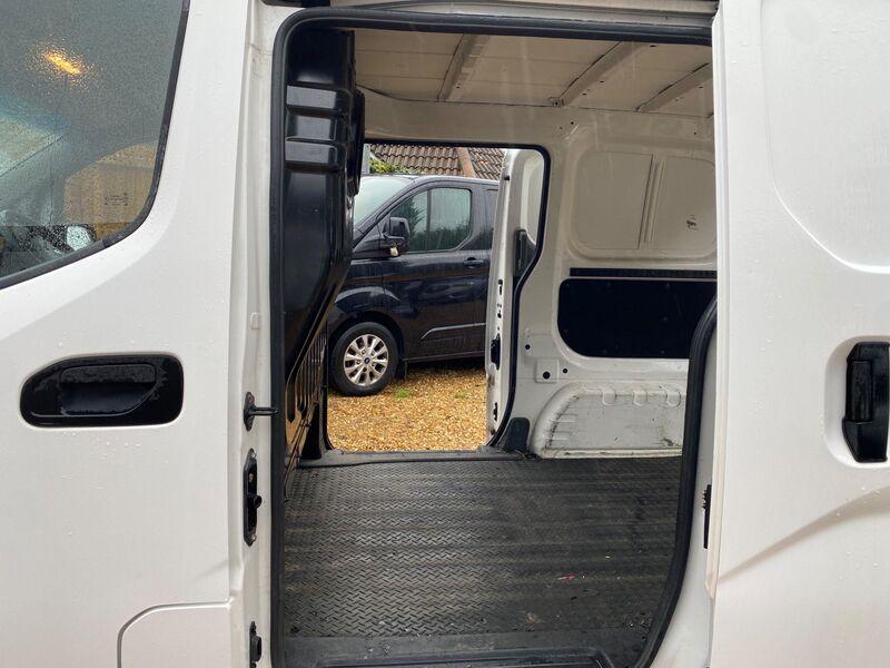 NISSAN NV200