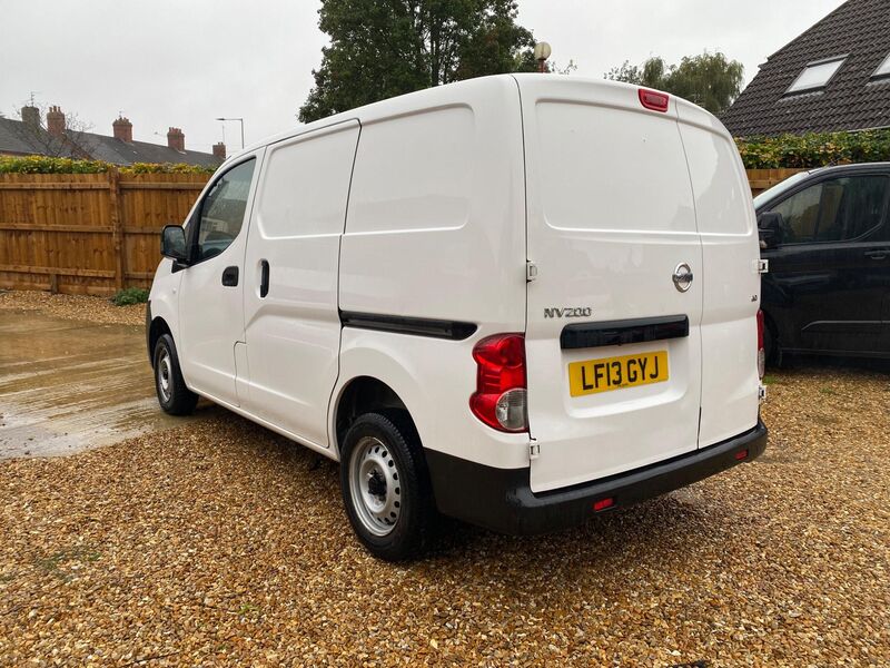 NISSAN NV200
