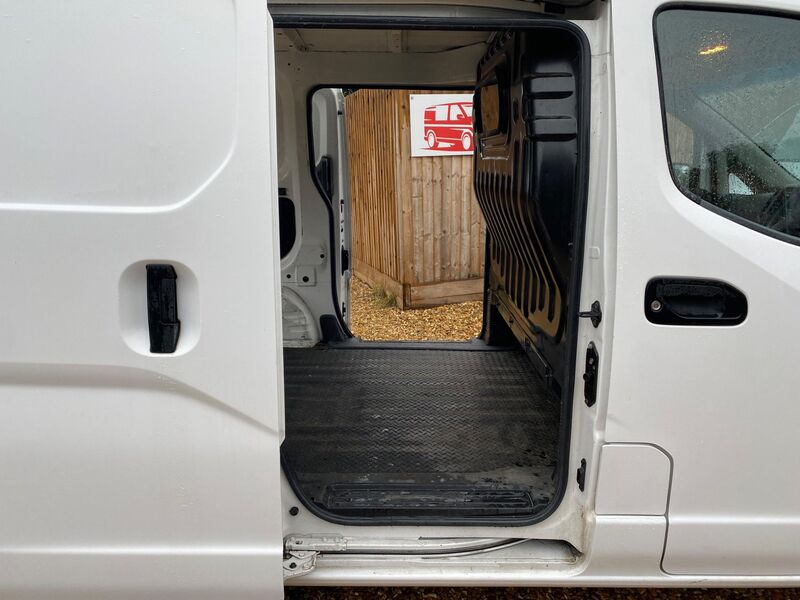 NISSAN NV200
