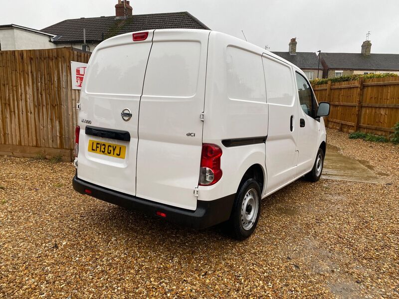 NISSAN NV200