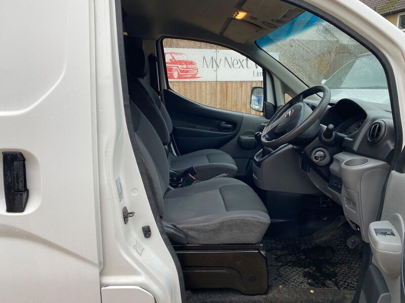 NISSAN NV200